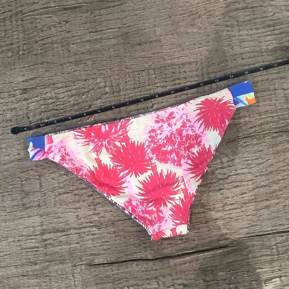 Maaji Reversible Pink Palm Bikini Bottoms. - Picture 2 of 4